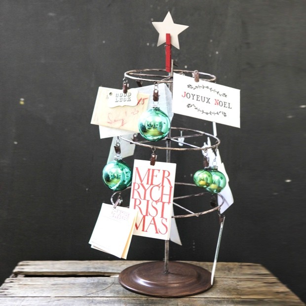 tabletop-photo-card-tree-with-clips