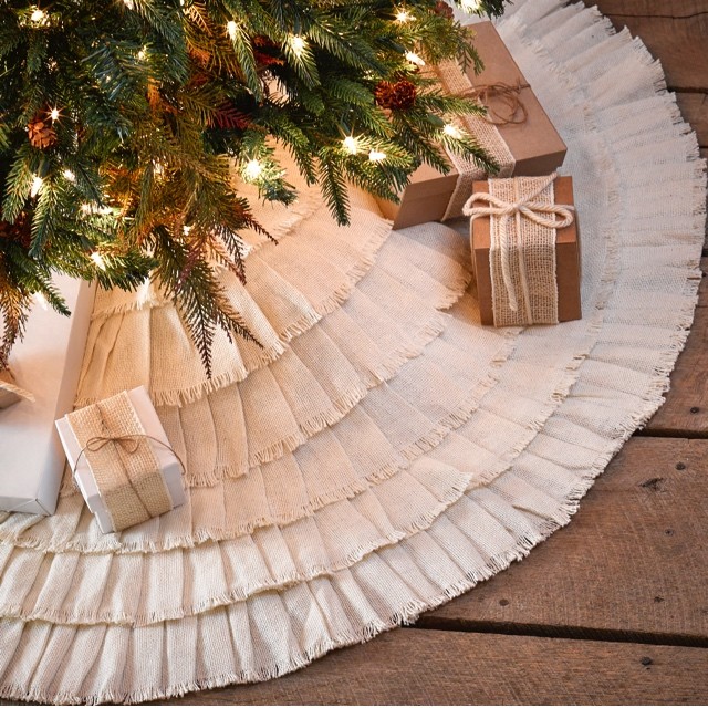 creme-burlap-ruffled-tree-skirt