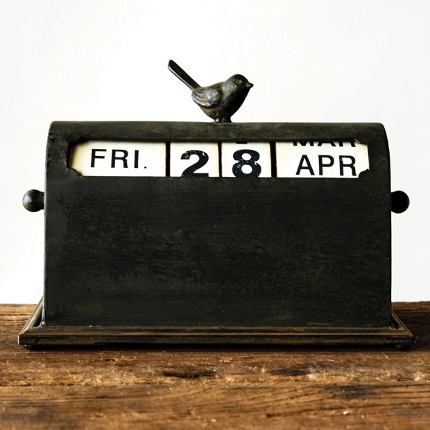 metal-perpetual-calendar-with-bird