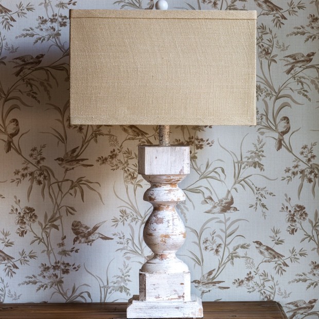 white-villa-post-lamp